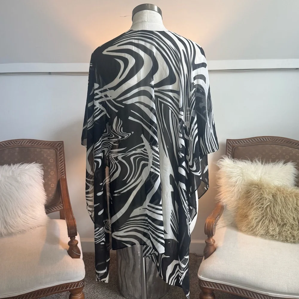 Chico's Black and White Abstract Shawl Coverup - Picture 4 of 6